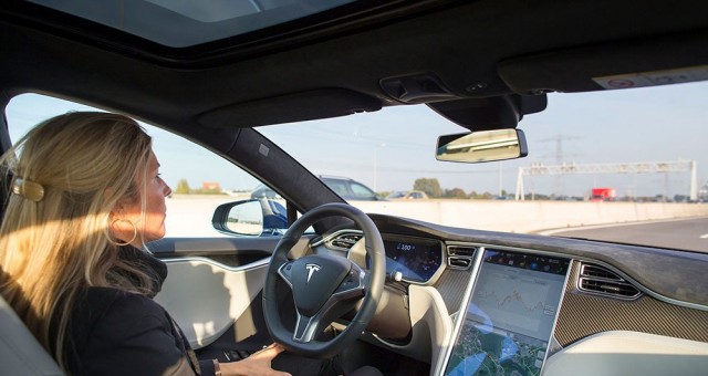 Tesla Model S gây tai nạn thương vong khi sử dụng hệ thống lái tự động